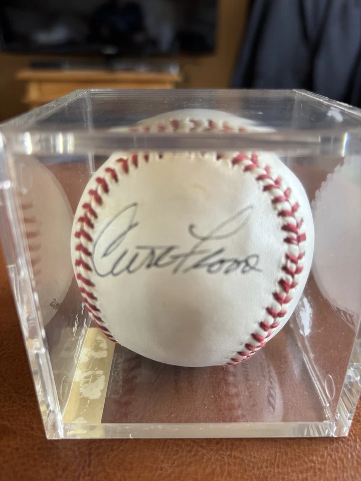 Asociación de Béisbol Profesional Senior Autografiada por Curt Flood Foto 1 de 4