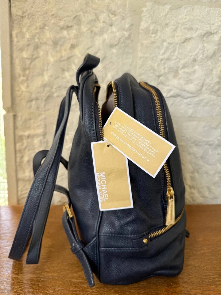 NUEVO CON ETIQUETAS Michael Kors Rhea Mochila con Cremallera Almirante Cuero Azul Marino Dorado Hardware Bolso Tecnológico Foto 1 de 4