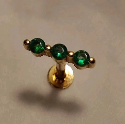 14ct yellow gold 585 emerald bar flat back stud 6mm lab created Lark & Berry - Image 1 of 4
