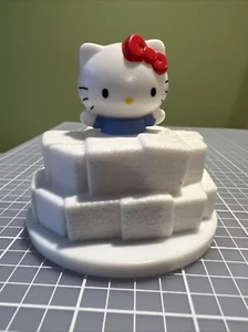 Hello Kitty McDonalds Happy Meal Toy 2017 cubo de azúcar pastel popper - Imagen 1 de 8