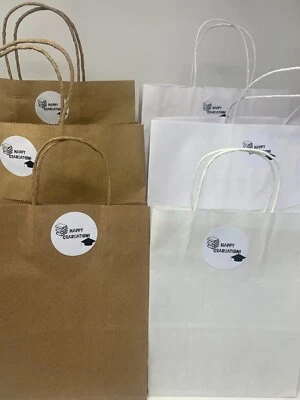 Bolsas de transporte blancas Kraft con asa giratoria de graduación personalizadas regalo de agradecimiento Foto 1 de 4