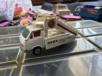 Coche de escalera Toyota Hiace vintage Tomy TOMICA 1/64 No.38.50 fundido a presión hecho en Japón Foto 1 de 4