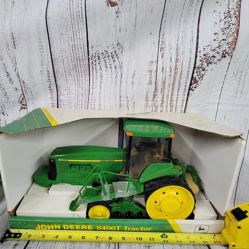 De colección 1998 1/16 Ertl John Deere 8400T Tractor-Pistas fundido a presión/plástico verde/amarillo  Foto 1 de 4