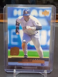 2000 Upper Deck - Tony Gwynn #216 - Picture 1 of 2