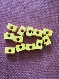 LEGO 3700 TECHNIC BRICK 1 x 2 with Hole  - 12 Pieces - Picture 1 of 4