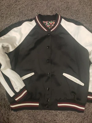 Auténtica Chaqueta de Bombardero Universitaria Coach Negra Satinada Reversible Floral Talla L Foto 1 de 4