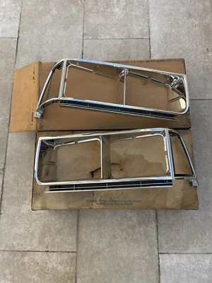 CONJUNTO DE MOLDURA DE ACABAMENTO DE FAROL NOS BUICK CENTURY 25521258 25521259 DIREITA E ESQUERDA - Imagem 1 de 4