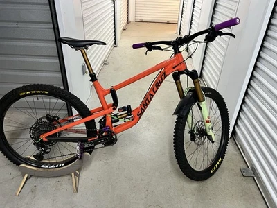 Santa Cruz Nomad 2019, tamaño mediano usado, ruedas AL de 27,5" Foto 1 de 4