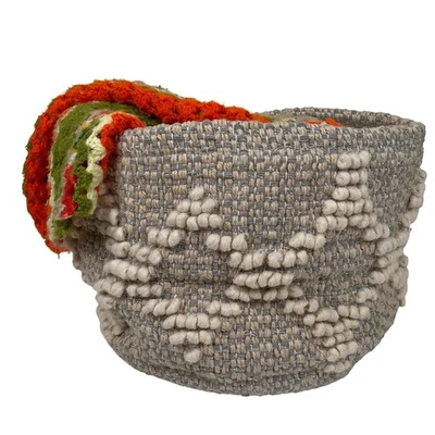 Cesta tejida Pottery Barn para niños metálica neutra decoración juguete manta cubo de almacenamiento Foto 1 de 4