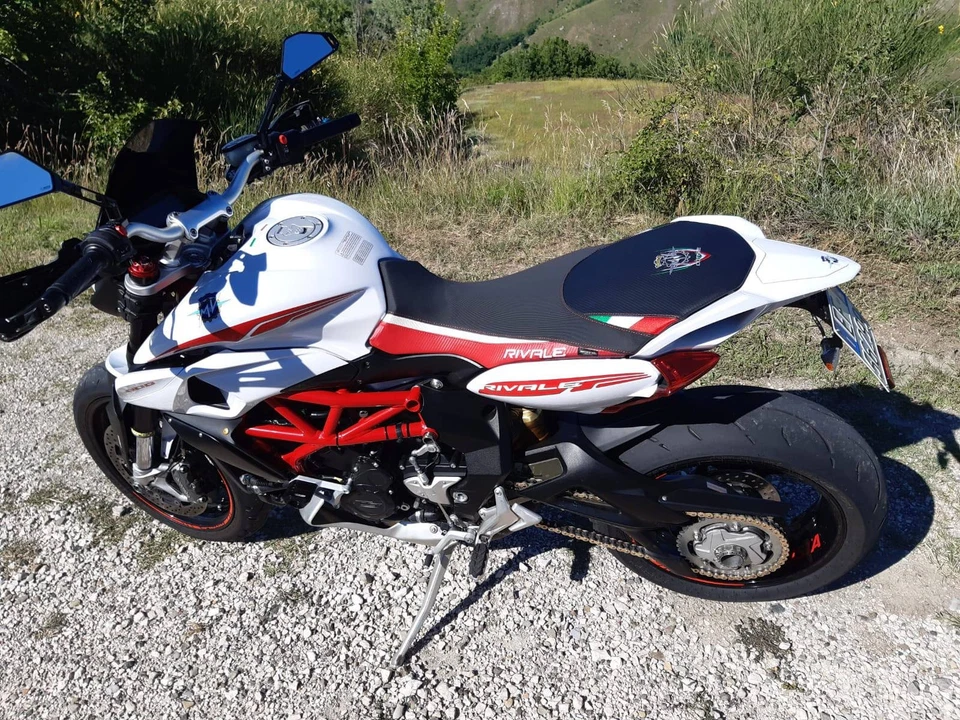 MV Agusta Rivale 800 2013-2018 TPZ Italia 座椅套 Ultra-Grip 全新 — 第 1/1 张图片