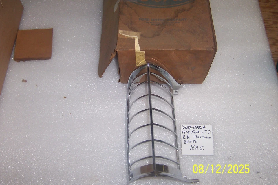 1975 Ford LTD парковочный свет ободок N.O.S. - Изображение 1 из 1