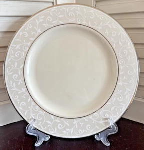 Lenox Pearl Innocence SALATTELLER Elfenbein Bone China Platin Akzente 8-1/4 Zoll - Bild 1 von 2