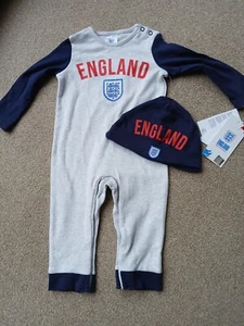 NEW WITH TAGS BABIES ENGLAND ROMPER/BABYGROW WITH MATCHING HAT 9-12M GREY/NAVY - Picture 1 of 3