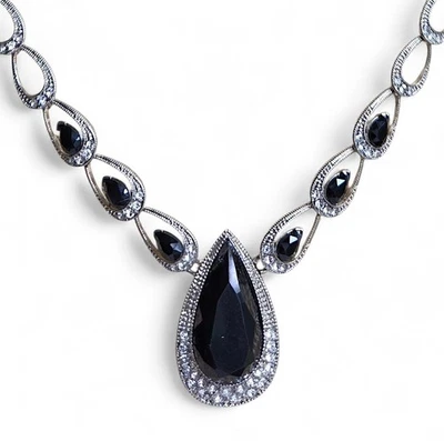 Collar Monet tono plata lágrima negra llamativo brillantes pedrería pavé 16" Foto 1 de 4