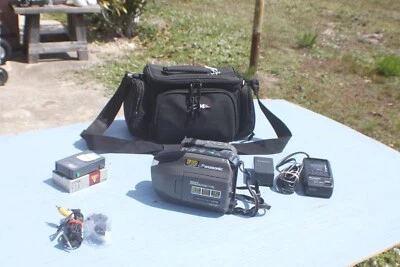 PANASONIC - PALMCORDER - VHS-C - PV-L550D - BUNDLE - FULLY TESTED - Image 1 of 4