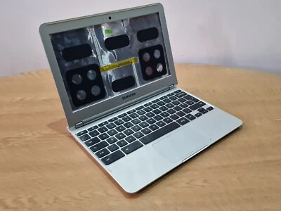 Samsung XE303c Laptop 10.1" Chromebook Faulty - Image 1 of 4