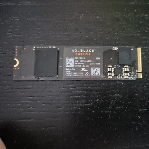 Western Digital WD_BLACK SN770 2TB M.2 NVMe Internal SSD (WDS200T3X0E) - Afbeelding 1 van 4