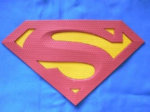 Escudo emblema de superhéroe látex 20 cm x 15 cm alta calidad - Imagen 1 de 4
