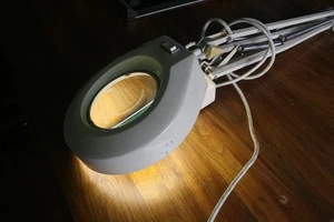 Werkbank Lupe mit Licht - Bild 1 von 3