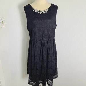 Haani ärmelloses schwarzes Kleid mit Spitzenüberzug & Schmuckausschnitt, Größe 1X - Bild 1 von 8