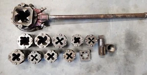Vintage Reed Pipe Threading Dies, Assorted Sizes RATCHETING PIPE Die Head Holder - Picture 1 of 23