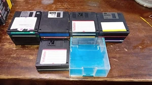 Lotto stock di 89 floppy disk 3.5" con sistemi operativi, programmi VARI VINTAGE - Photo 1/1