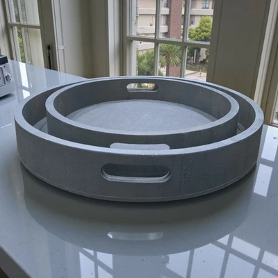 Bandejas decorativas redondas rústicas de madera gris carbón, anidación de 16 y 12 pulgadas  Foto 1 de 4