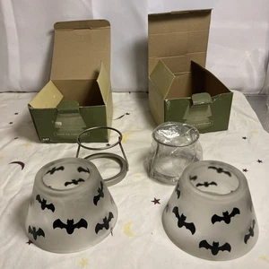 Illuminations Milchglas Kerzenschirme Halloween Fledermaus Design zwei mit Untersetzern - Bild 1 von 9