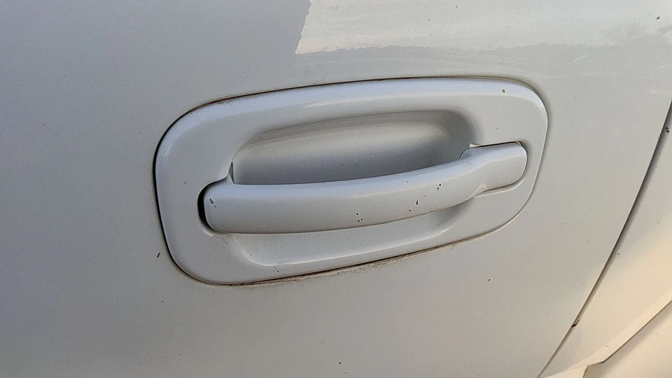 00-06 Chevy Suburban Driver Izquierdo Trasero Exterior Puerta Manija Trasera 50u Summit Blanco Foto 1 de 4