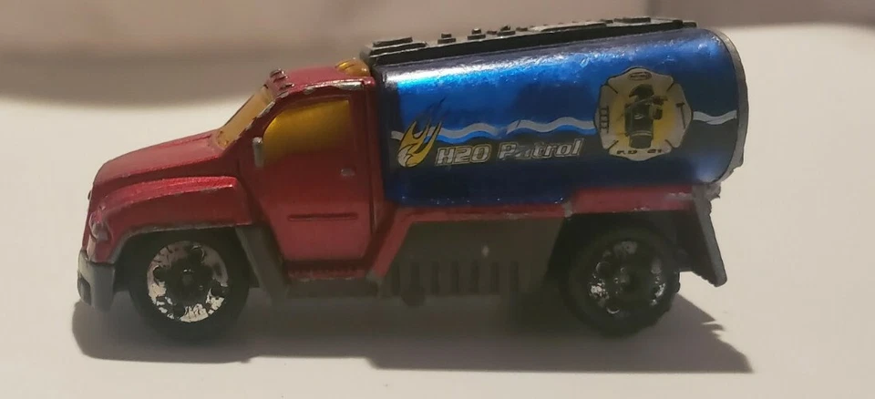 Matchbox 2001 Red Tanker Truck H20 Patrol - Image 1 of 4
