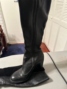 Black leather boots knee high womens size 6 1/2 - Picture 1 of 4