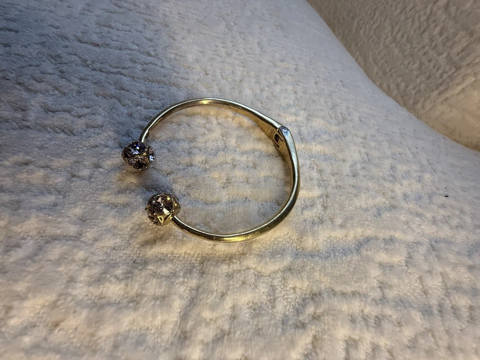 Brazalete Brazalete Kate Spade Dama Mermelada Tono Dorado Puño Abierto Cristal Bisagras Foto 1 de 4