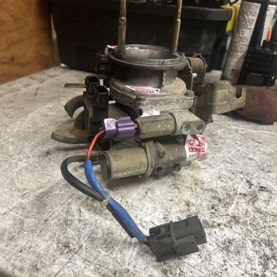 Camioneta pickup Nissan D21 1990-1995 carrocería rígida 2,4 L carrocería del acelerador #223 TB Foto 1 de 4