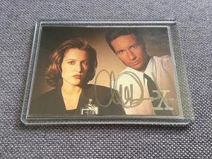 THE X-FILES SEASON 3 PROMO CARD P2 SIGNED GILLIAN ANDERSON 1996 TOPPS EXT. RARE - Picture 1 of 2