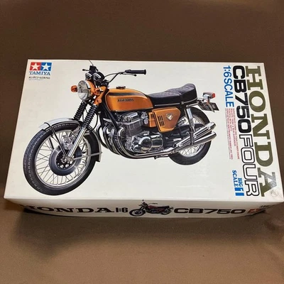 Honda CB750 Four scala 1:6 TAMIYA plastica el - Immagine 1 di 2