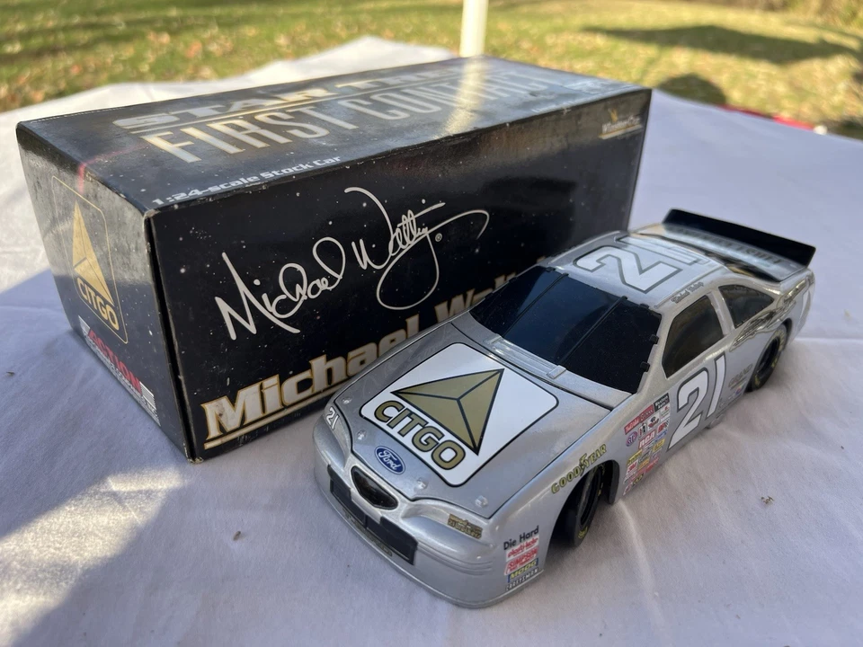 Banco de acción Michael Waltrip #21 Citgo Star Trek 1/24 1996 Ford Thunderbird  Foto 1 de 4