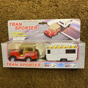 Tran Sporter Jeep Detachable Camper Pull Back Action RV Toy Red Jeep #864B NIB - Imagen 1 de 8