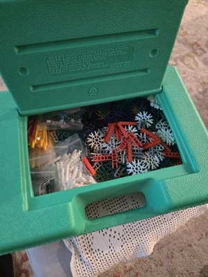 Vintage K'NEX Building Set Green Storage Suitcase Case ~485 Pieces Rods... - Image 1 of 4