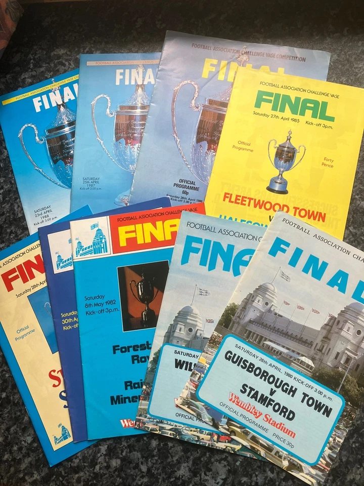 Near Complete run of 1980s FA Vase Final Football Programmes - Image 1 of 4
