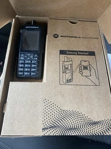 🔥NOWE Motorola R7 Dwukierunkowe radio cyfrowe AAH06RDC9RA1AN MOTOTRBO 403-512M 4W NKP - Zdjęcie 1 z 3