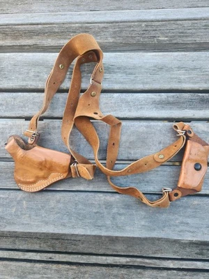 Coldre de ombro de couro marrom Desantis 02 para revólveres 2 1/2" - Imagem 1 de 4