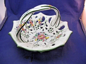 HAND PAINTED POTTERY BASKET - BRAIDED HANDLE - PORTUGAL - FLORALS - RETICULATED - Picture 1 of 8