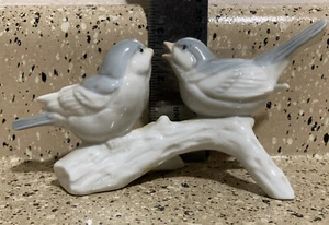 VINTAGE OMC OTAGIRI Birds CREAM & GREY PORCELAIN FIGURINES MADE IN JAPAN - Picture 1 of 6