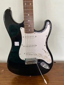Fender Starcaster E-Gitarre mit Kabel zum Anschluss an Verstärker (M2) - Bild 1 von 12
