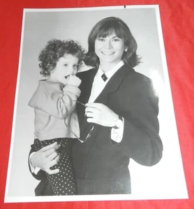 Vintage Press Photo of Actress Kate Jackson with Michelle Kennedy - Bild 1 von 4