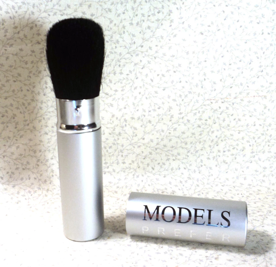 Cepillo en polvo retráctil suave YBF Models Prefer Foto 1 de 1