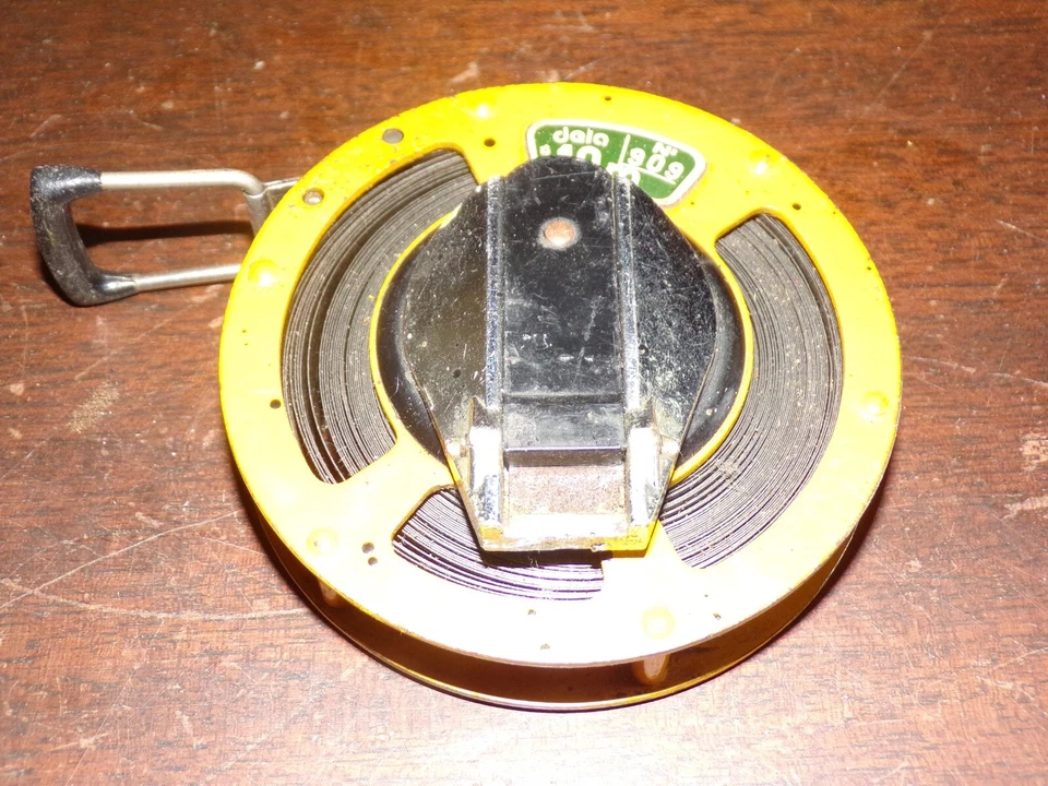 Ancien mètre à ruban DELA 10 m n° 909 - Photo 1/4