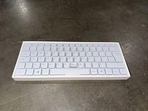 BRAND NEW Microsoft Wireless Bluetooth Designer Compact Keyboard FRENCH LAYOUT - Picture 1 of 4