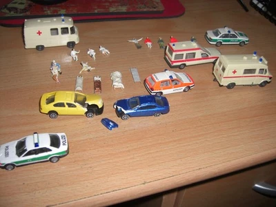 Figuren 1:87 Unfallstelle mit 6 Fahrzeugen - Bild 1 von 4