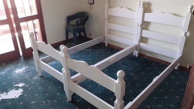 LETTI SINGOLI IN LEGNO LACCATI BIANCO - Immagine 1 di 2